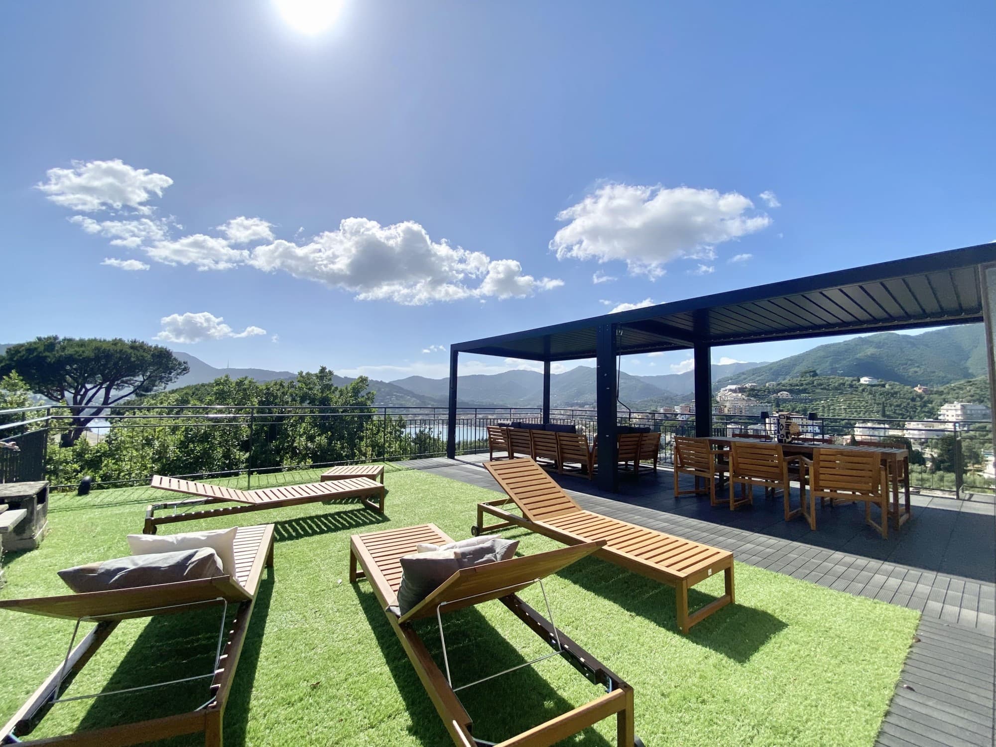 Terrace Apt with Parking in Rapallo